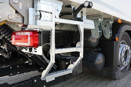 Schwenkbarer Heckaufstieg -
